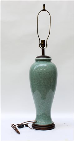 Grande lampada da tavolo celadon ad effetto craquelé ad una luce, completa di...