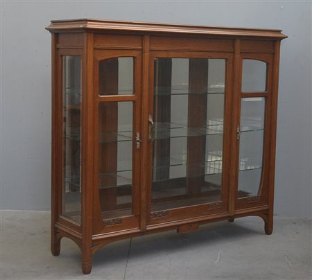 Vetrina liberty a tre ante a giorno intagliate a foglie stilizzate (cm...