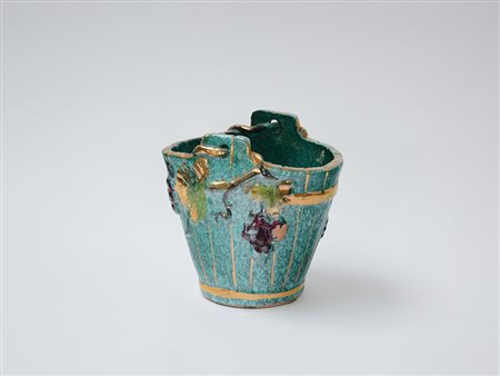 Vaso a cestello in terracotta smaltata con rilievi a grappoli d'uva. Italia,...