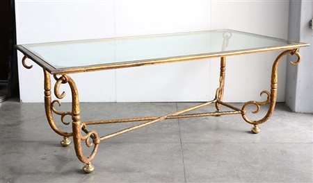 Tavolo da pranzo rettangolare in ferro battuto e dorato con gambe sagomate...