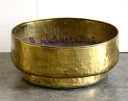 Fioriera in rame dorato munita di rotelle (d cm 60) (difetti)