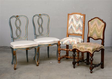 Lotto composto da una coppia di sedie del secolo XIX in legno laccato azzurro...