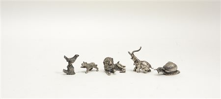 Lotto composto da cinque animaletti in argento cesellato (gr 130 ca)