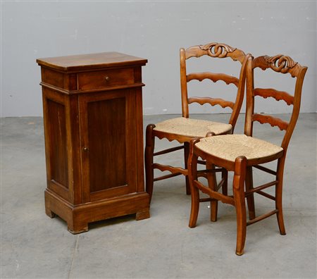 Lotto composto da una coppia di sedie con schienale a giorno intagliato ed un...