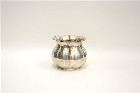 Vasetto polilobato in argento (gr 400 ca)