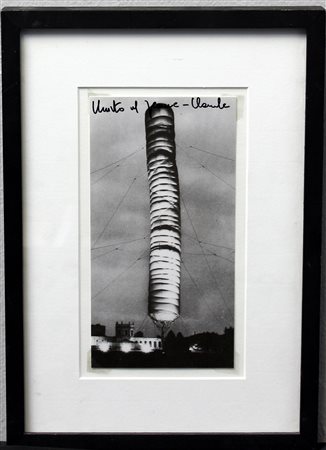 Christo (Gabrovo 1935)"5000 Cubic Meter Package" Fotografia dell'opera...