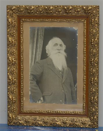 Ignoto "Ritratto di gentiluomo" fotografia (cm 41x27) in cornice Liberty...