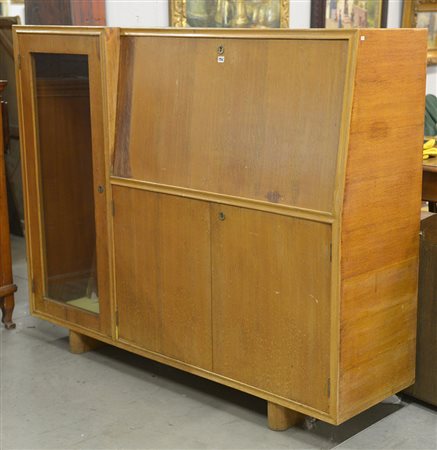 Mobile dispensa in legno dolce composto da ribalta, vano a due battenti e...