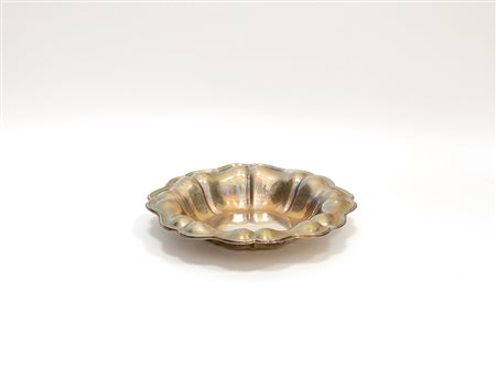 Alzatina centrotavola in argento con bordo mosso (d cm 20) (gr 100 circa)