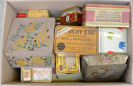 Cartone contenente numerose scatole in latta di diversa epoca (difetti)