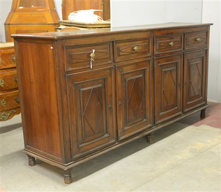 Antica credenza a quattro cassetti e quattro sportelli con specchiature...