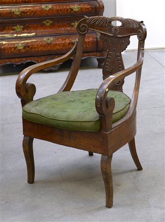 Poltrona comoda in noce, secolo XIX (difetti)