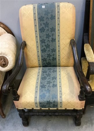 Poltrona con struttura in legno intagliato e tornito, seduta e spalliera...