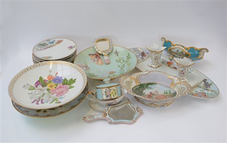 Cartone contenente numerosi oggetti in ceramica e porcellana di diverso decoro