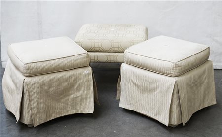 Lotto composto da coppia di pouf rivestiti in tessuto color champagne (cm...