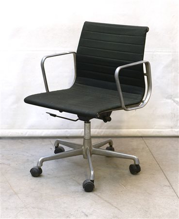 Charles Eames (Saint Louis 1907 - Saint Louis 1978)"Aluminium Group"Poltrona...