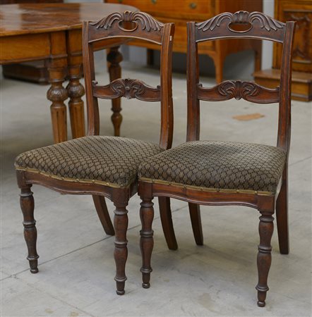 Coppia di sedie in noce, secolo XIX (difetti)