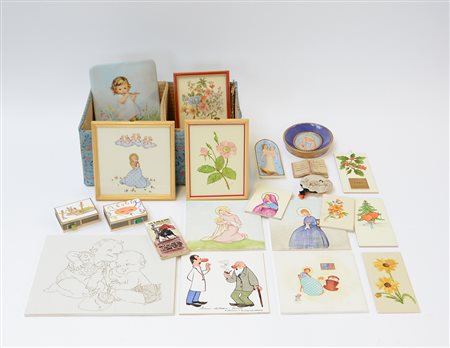 Cartone contenente numerose piastrelle e placche di diverso decoro