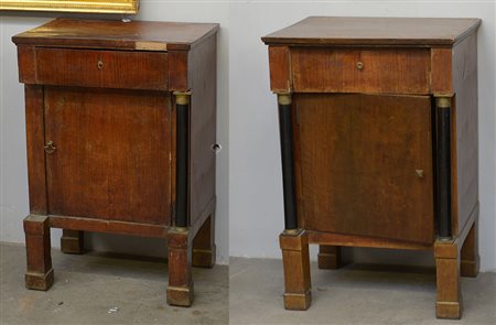 Coppia di comodini lastronati in noce con colonne ebanizzate, secolo XIX (cm...