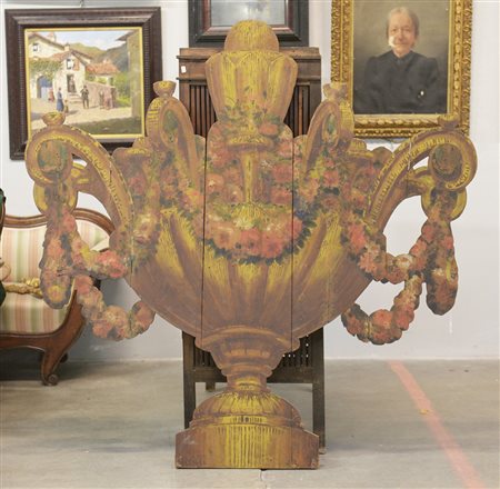 Elemento decorativo a pannelli sagomati dipinto in policromia, secolo XIX (cm...