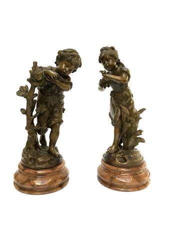 Da A. Moreau "Bambini con volatili" coppia di sculture in bronzo (h cm 40)...