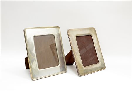 Due cornici da tavolo diverse in argento (lievi difetti)