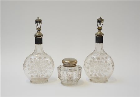 Lotto composto da tre bottiglie in vetro con ghiere in metallo argentato