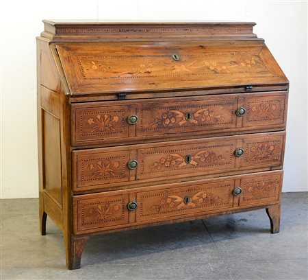 Ribalta con fronte intarsiato a motivi vegetali e nastri, secolo XVIII (cm...