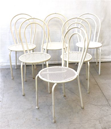 Gruppo di sei sedie da giardino in metallo smaltato bianco (difetti)