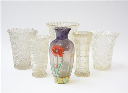 Lotto composto da sei vasi portafiori di manifatture diverse