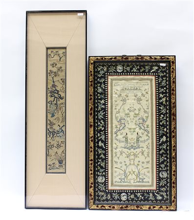 Lotto di due ricami in raso di seta ricamato in seta con varie tipologie di...