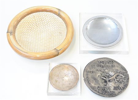 Gruppo composto da medaglione commemorativo in bronzo dell'Ente Autonomo...