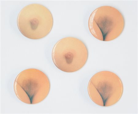 Marco Tullio Lamoy Lotto composto da cinque spille tonde in metallo (diam. 4...