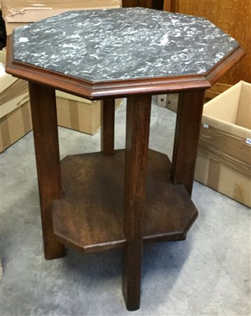 Tavolino di forma ottagonale con piano in marmo. (cm 60x74x60)-ENTavolino di...
