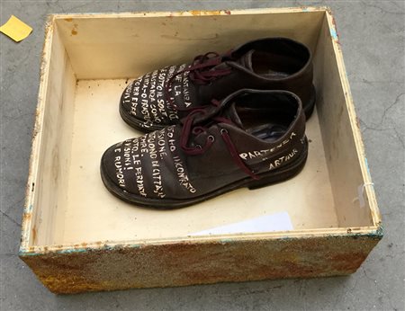 Marlene Roncolato "La Partenza" scarpe in pelle e acrilici in scatola in...