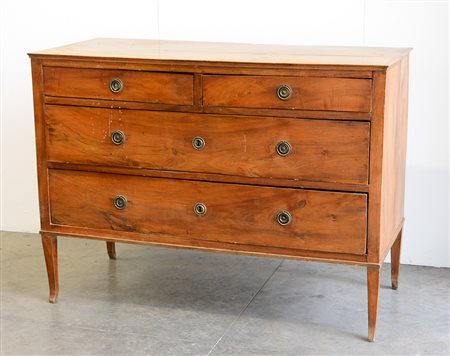 Comò Direttorio in noce a corpo liscio con due cassetti grandi e due piccoli,...