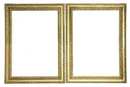 Coppia di cornici in legno dorato, bulinato e intagliato a motivi vegetali...