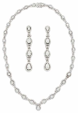 PARURE in oro bianco composta da collier e orecchini con: - diamanti taglio a...