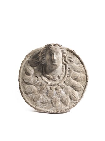 OSCILLUM DATAZIONE: IV-III sec. a.C. MATERIA E TECNICA: argilla nocciola;...