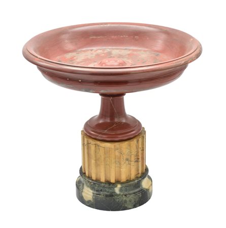 ALZATA IN ROSSO ANTICO con vasca poco profonda e piede a tromba, su sostegno...