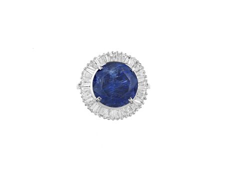 ANELLO IN ORO BIANCO, TANZANITE E DIAMANTI al centro una tanzanite taglio...