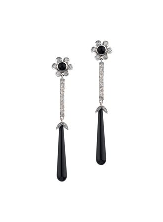 PAIO DI ORECCHINI PENDENTI IN ORO BIANCO, DIAMANTI E ONICE realizzati con un...