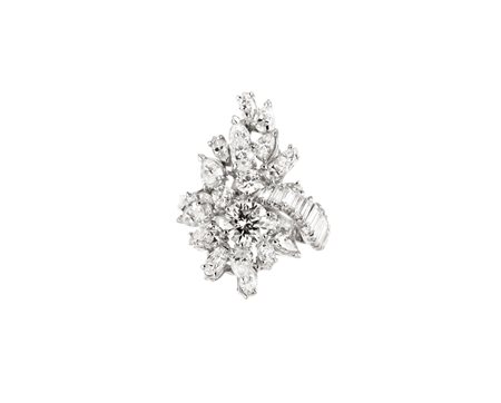 ANELLO IN PLATINO E DIAMANTI montatura traforata e sagomata a motivo...