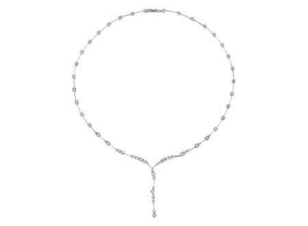 COLLANA IN ORO BIANCO E DIAMANTI la parte anteriore realizzata ad una linea...