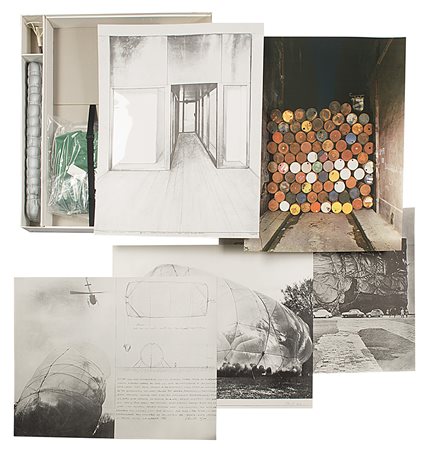 Christo & Jean Claude "Monuments" 1968Portfolio composto da 2 serigrafie a...