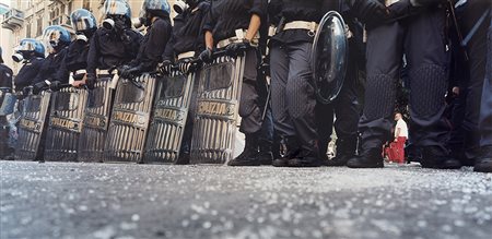 Armin Linke (1966)Summit G8 2001Stampa fotografica a colori.Firma...