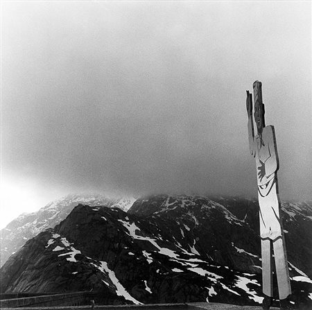 Fiona Hall (1953)Selected images 1976Otto stampe fotografiche alla gelatina...