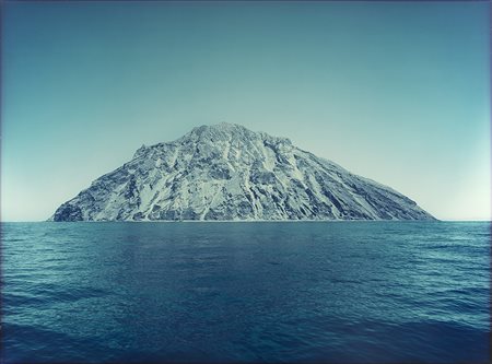 Paola Pivi (Milano 1971) Alicudi 2001 Stampa fotografica a colori montata su...