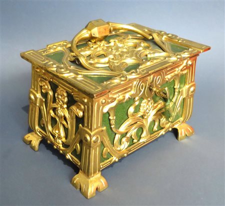 PORTA GIOIE, Scatola in bronzo dorato con decori floreali, coperchio...