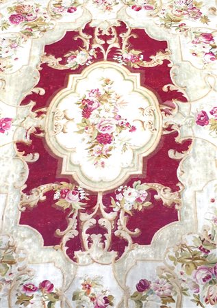 TAPPETO, Importante Aubusson a campo colore rosso con bordure decorate a...